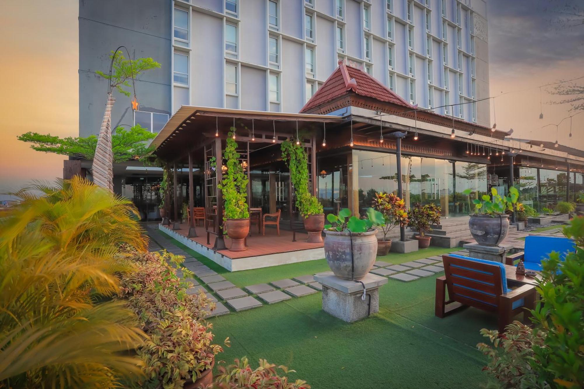 Swiss-Belinn Saripetojo Solo Exterior photo