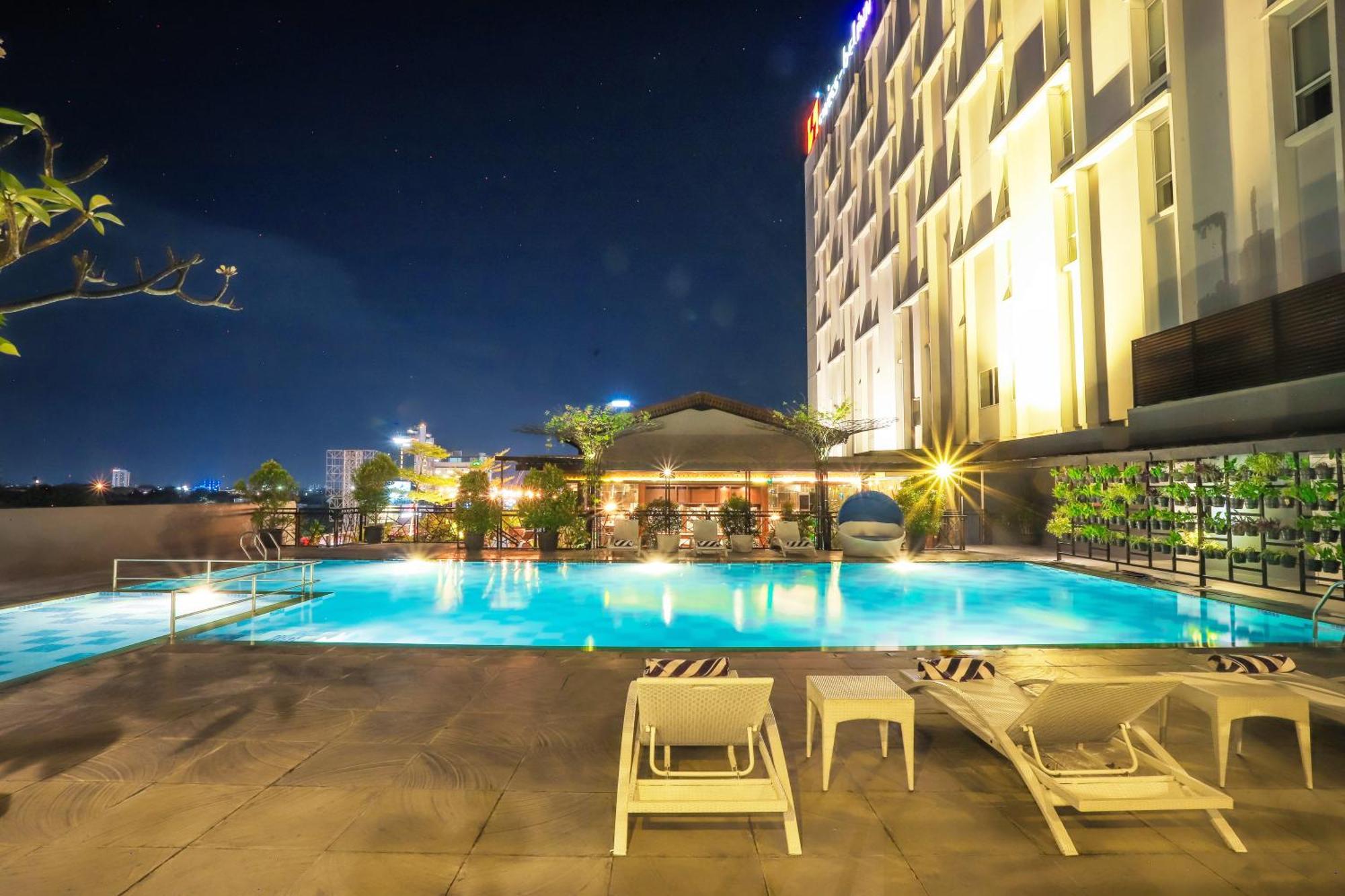 Swiss-Belinn Saripetojo Solo Exterior photo