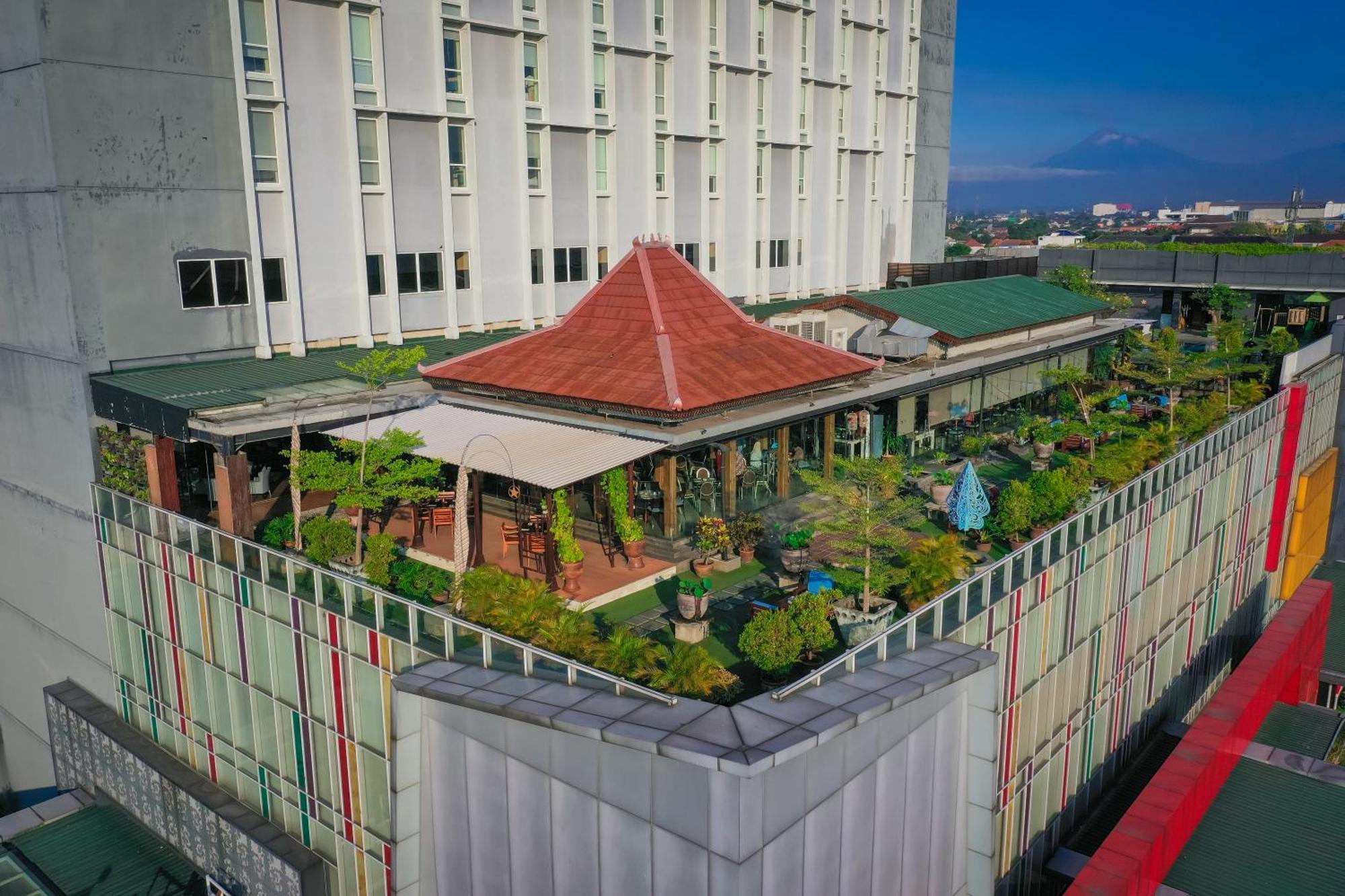 Swiss-Belinn Saripetojo Solo Exterior photo